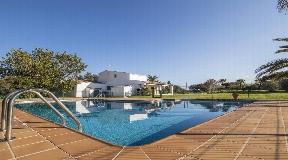 Encantadora casa familiar de dos plantas en Mahón con una impresionante piscina